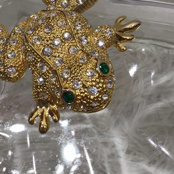 Vintage large rhinestone encrusted gold frog pin brooch - Picture 2 of 11